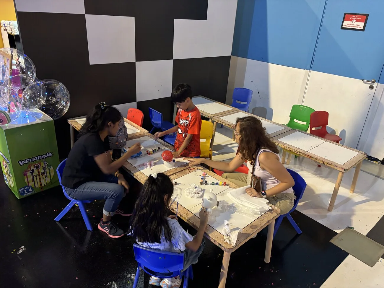 Naimee Orang doing a craft activity with Khushboo Sachdev's twins