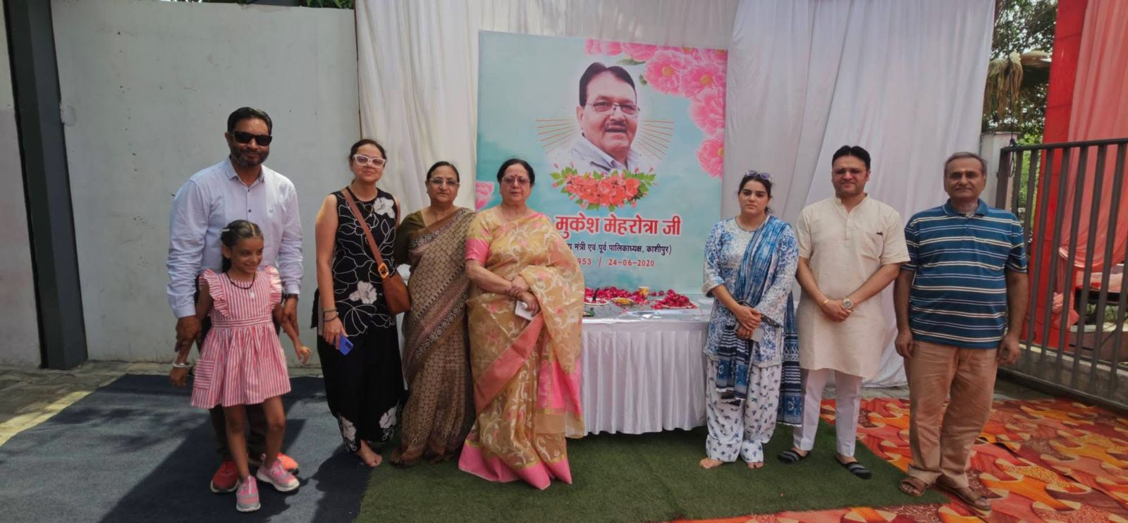 Khushboo Sachdev with her mother Beena Mehrotra and brother Arpit Mehrotra at the sixth anniversary tribute to Late Shri Mukesh Mehrotra in Kashipur