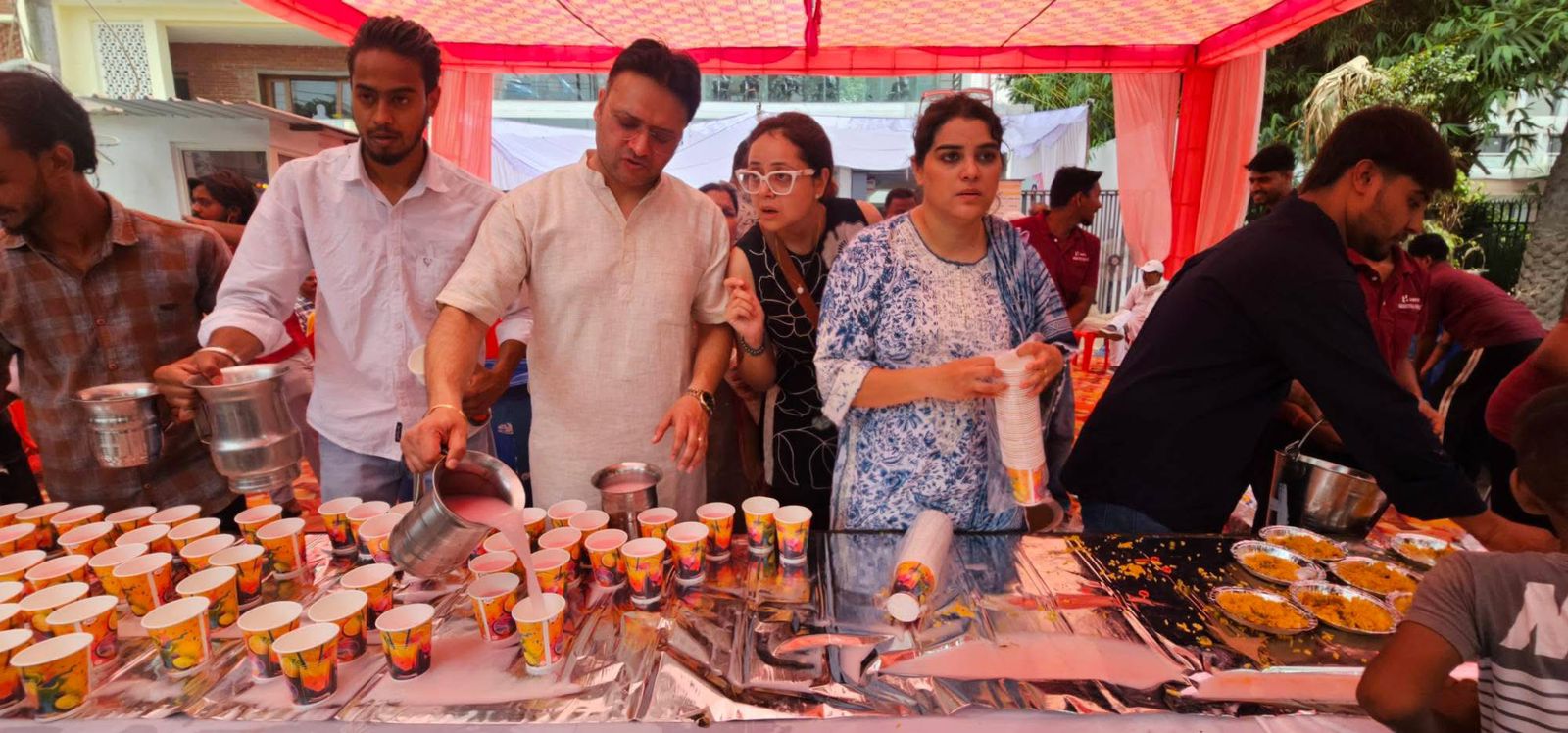 Khushboo Sachdev and her brother Arpit Mehrotra serving food and refreshments in memory of their father in Kashipur