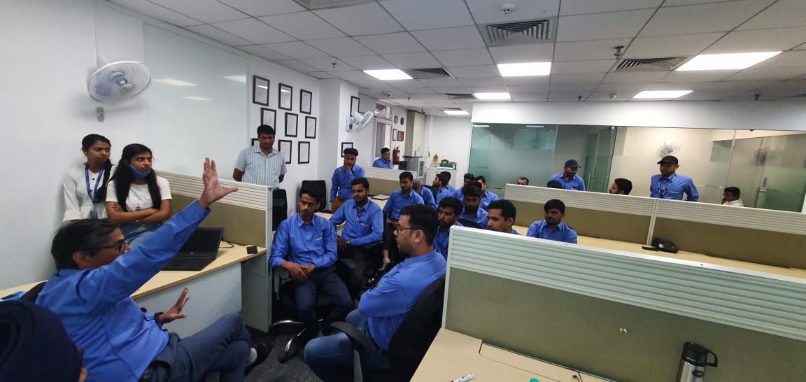 Kunwer Sachdev speaking with the Su-vastika team in an open office meeting